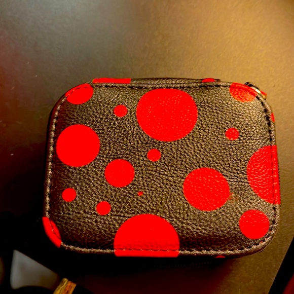 Cute zipper case to hold medications - Picture 1 of 6